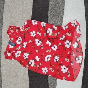 Chelsea and Theodore Size M Sleeveless Floral Top